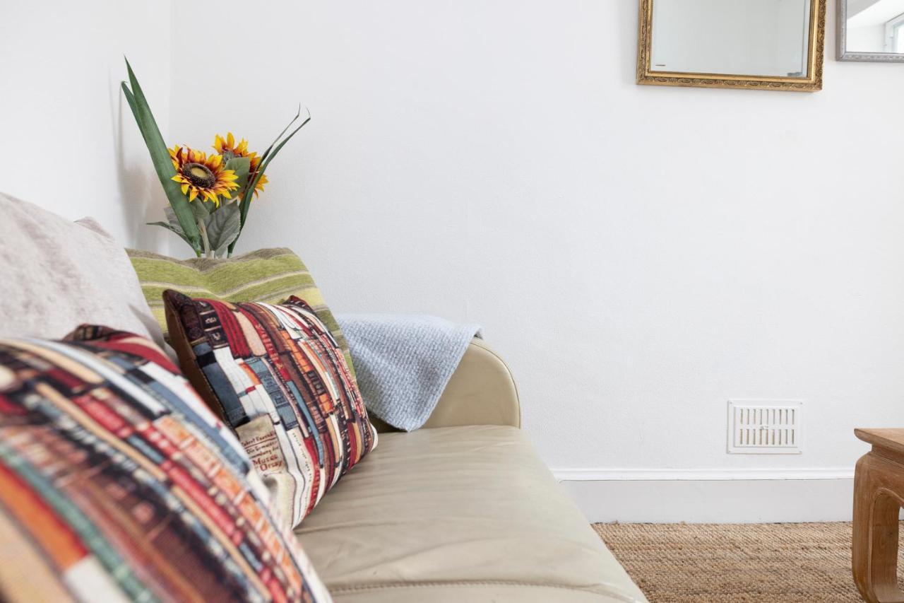 Apartamento Joivy Cosy Flat In The Heart Of Edimburgo Exterior foto