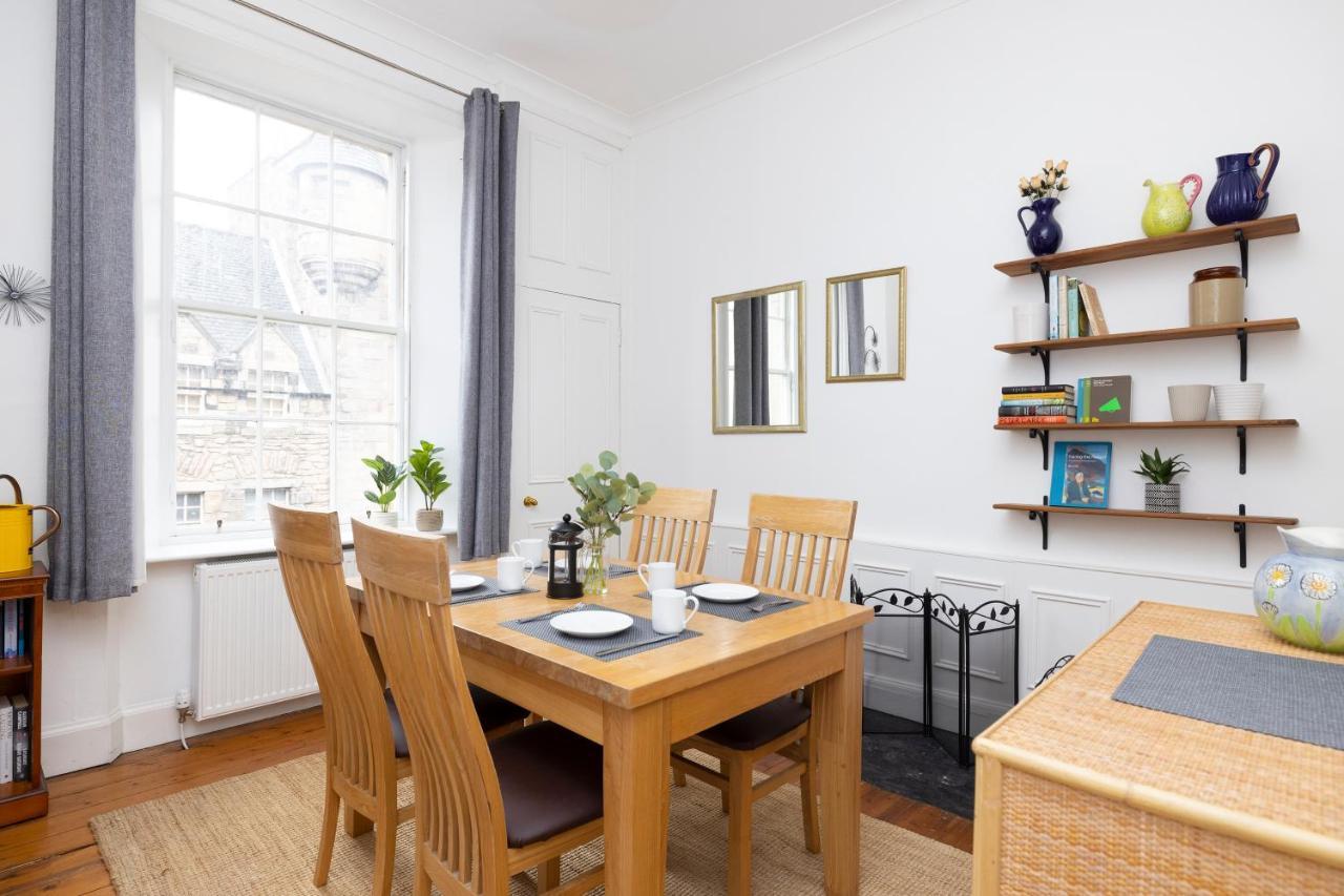 Apartamento Joivy Cosy Flat In The Heart Of Edimburgo Exterior foto