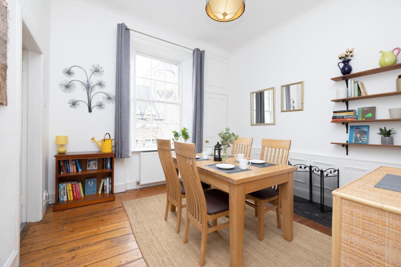 Apartamento Joivy Cosy Flat In The Heart Of Edimburgo Exterior foto